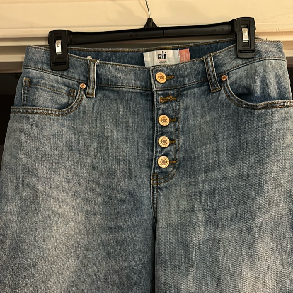 Cabi cropped jeans.  Size 8. A loose fitting!